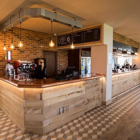 The View Bed & Breakfast เวลลินการ์เดนซิตี ภายนอก รูปภาพ
